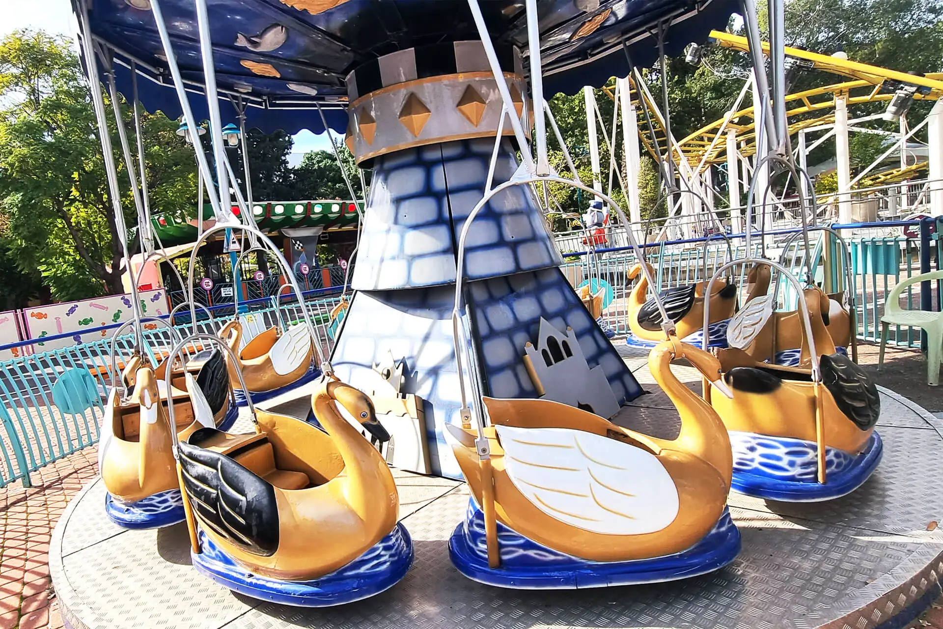 קרוסלת ברבורים