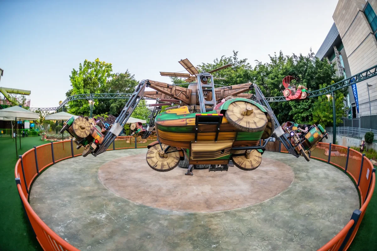 האופנועים המעופפים (2)